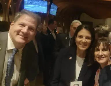 Jeanne Allen at an evening event